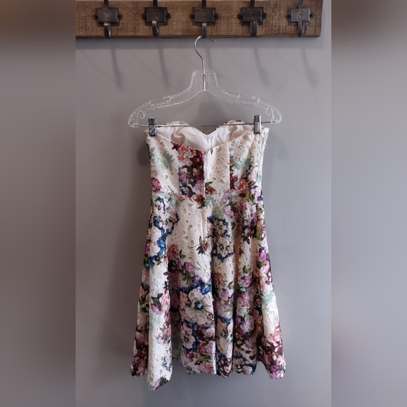 David's Bridal Strapless Floral Lace Dress With Full Skirt Size 2 - Picture 3 of 12